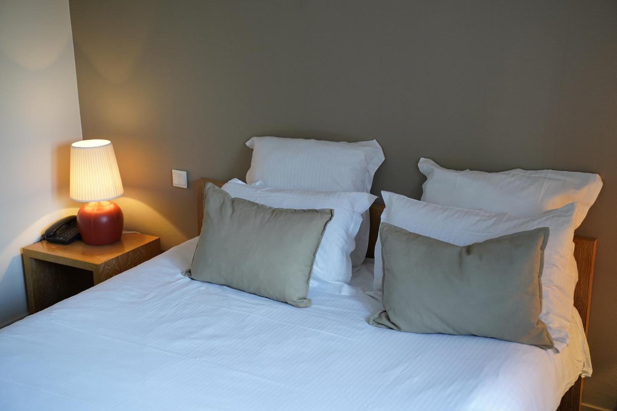 Le Pre Saint Germain Hotel Louviers Exterior photo