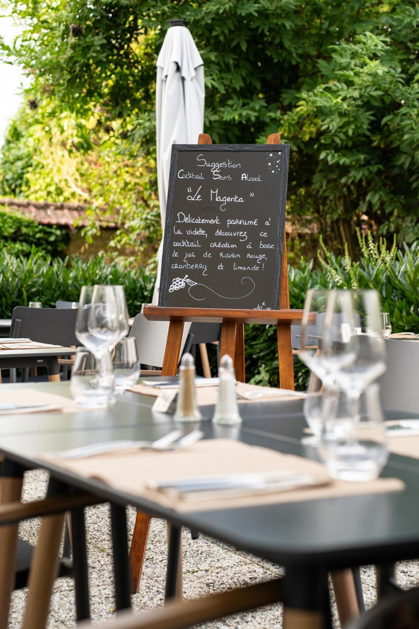 Le Pre Saint Germain Hotel Louviers Exterior photo